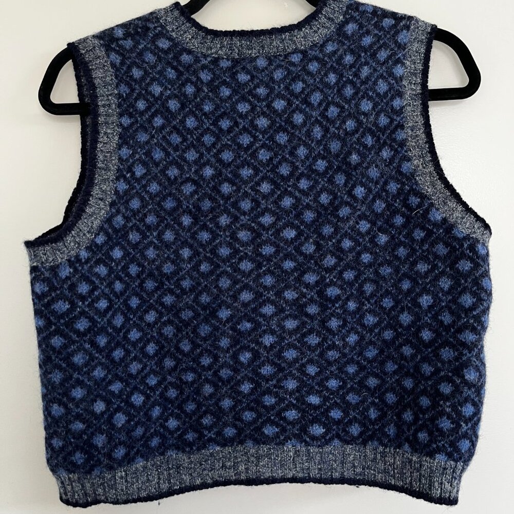100% Shetland Wool Navy Sweater Vest - Picture 3 of 4